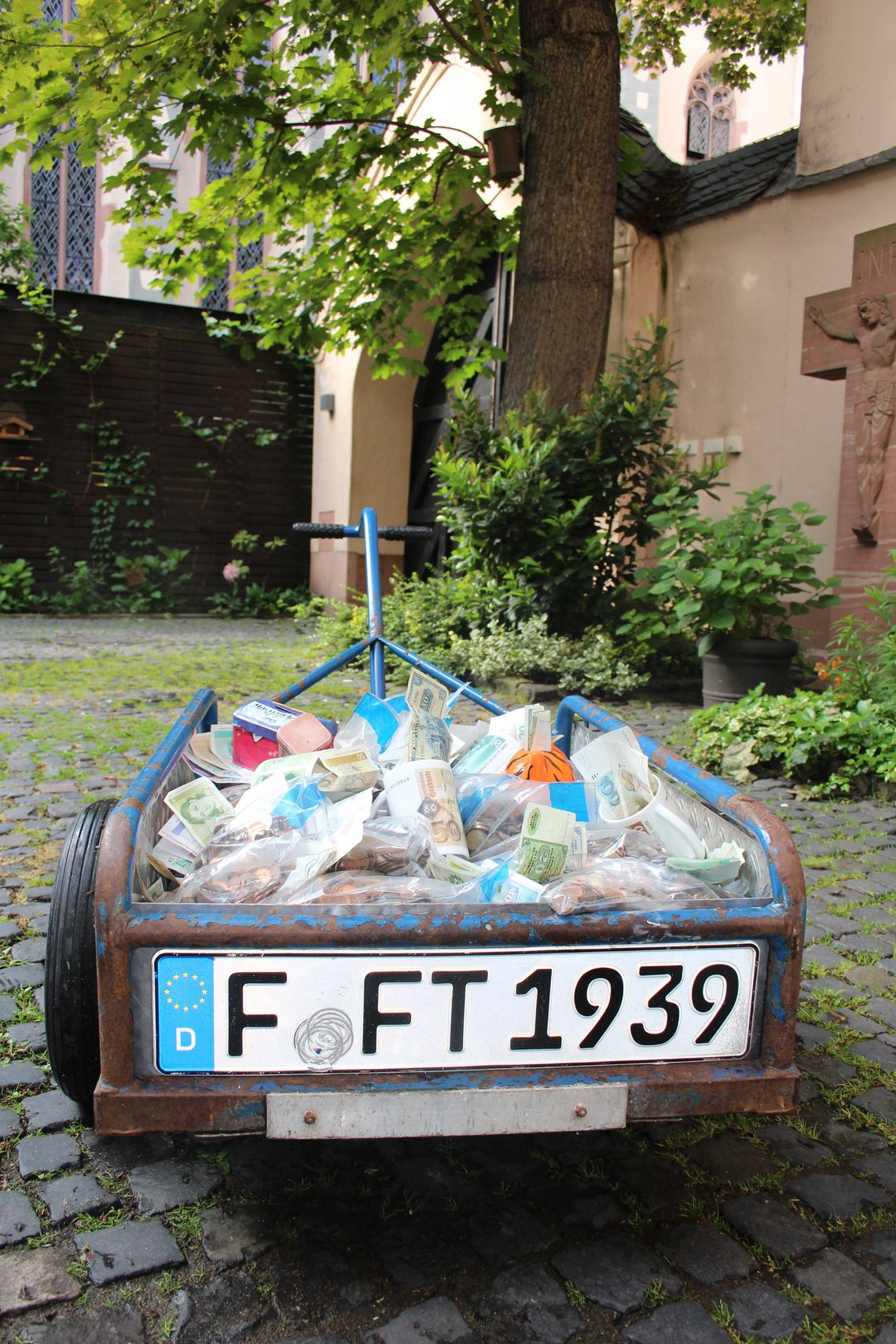 Ein voller Brotwagen, dank der Spenden