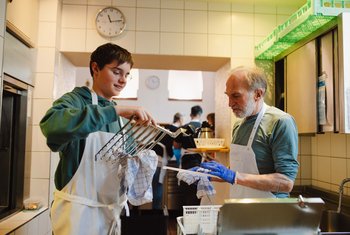 Praktikant bei der Arbeit